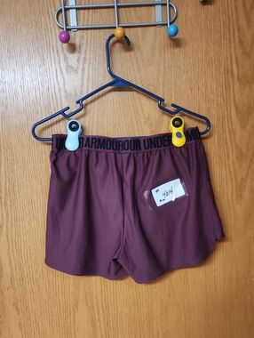 Under Armour Maroon Women's Performance Shorts M number 4014